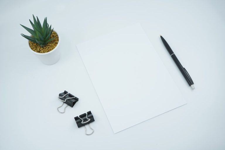 Caneta Preta No Papel Branco njKOjP0S3wo